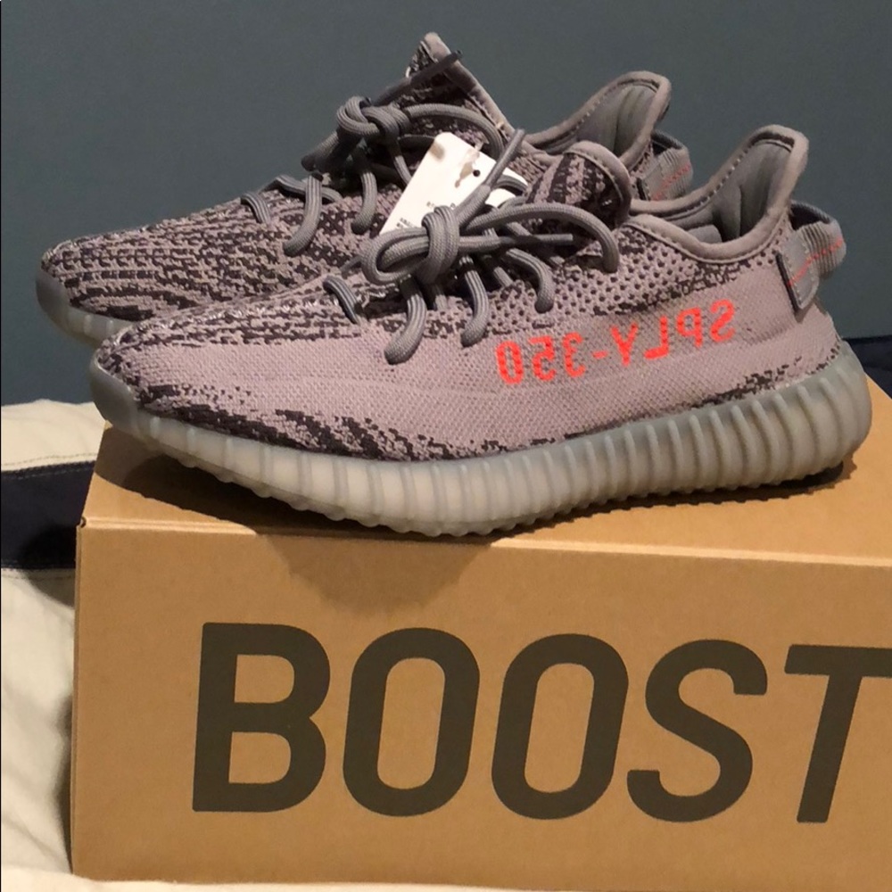 NEVER WORN YEEZY BOOST 350 V2